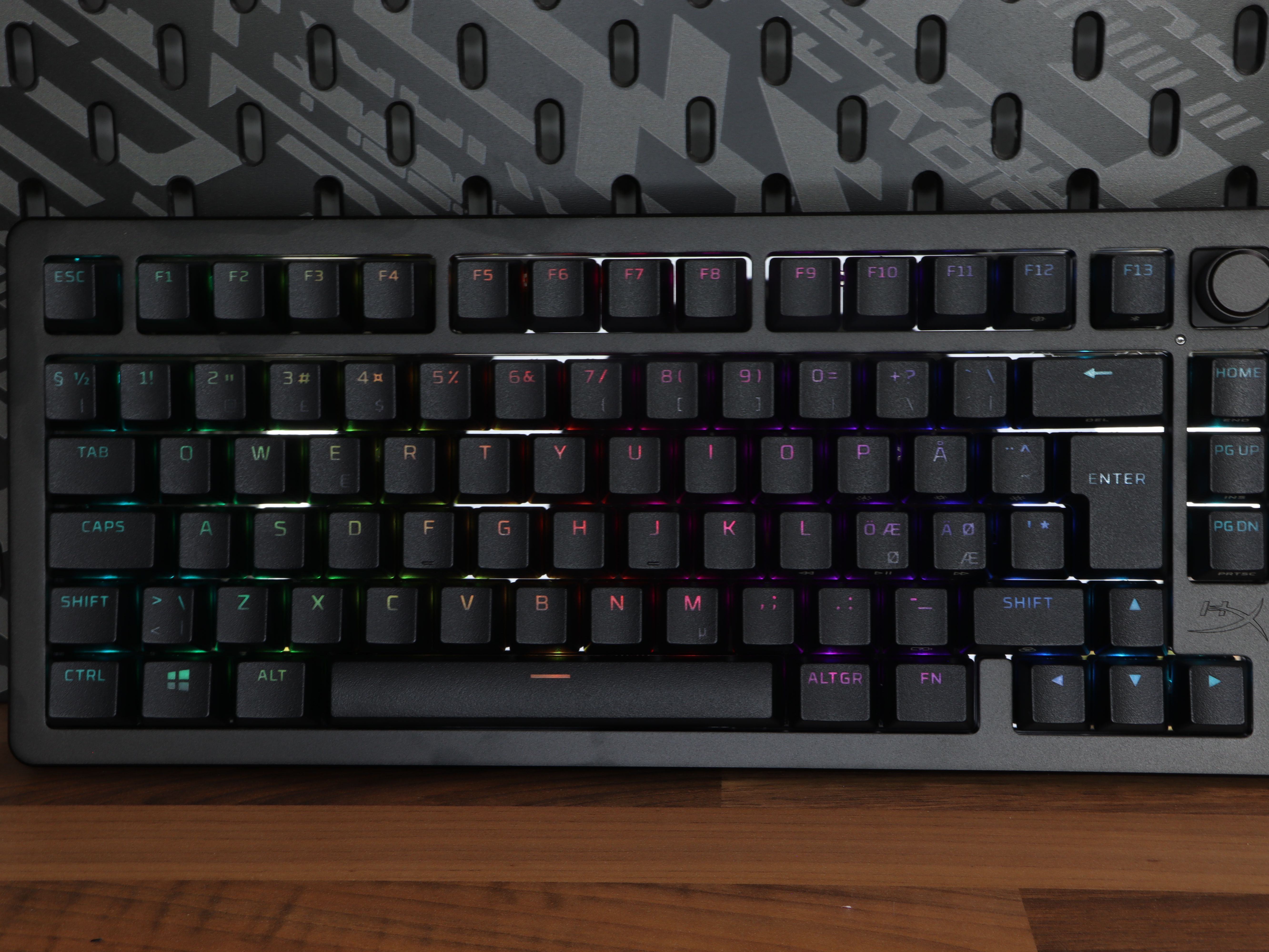 Rise 75 HyperX Alloy Wireless gaming hot-swappable Red linear switches trådløst tastatur keyboard.JPG